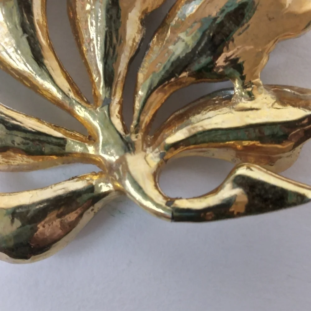 Vintage Unmarked Goltone and Silvertone Rolled Leaf Brooch